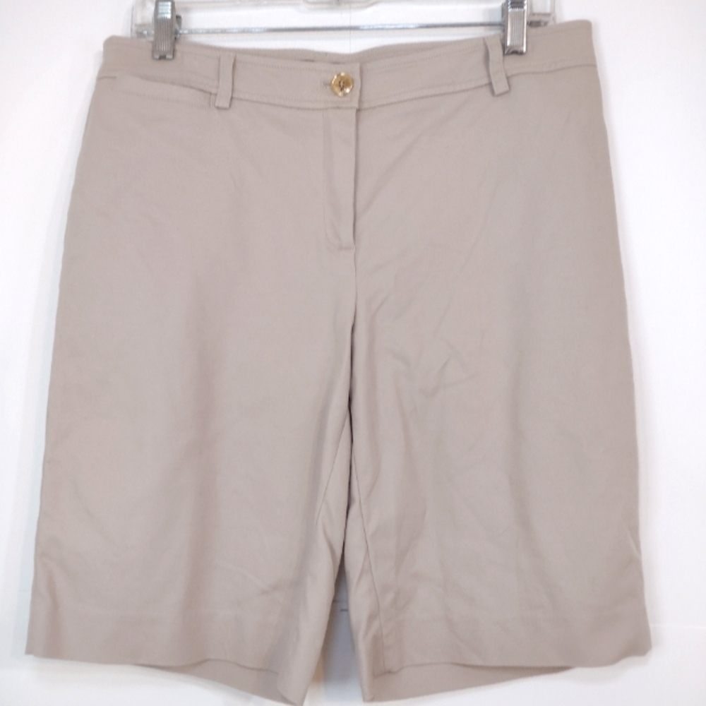 Jones New York women's tan fly front Bermuda shorts size (8)